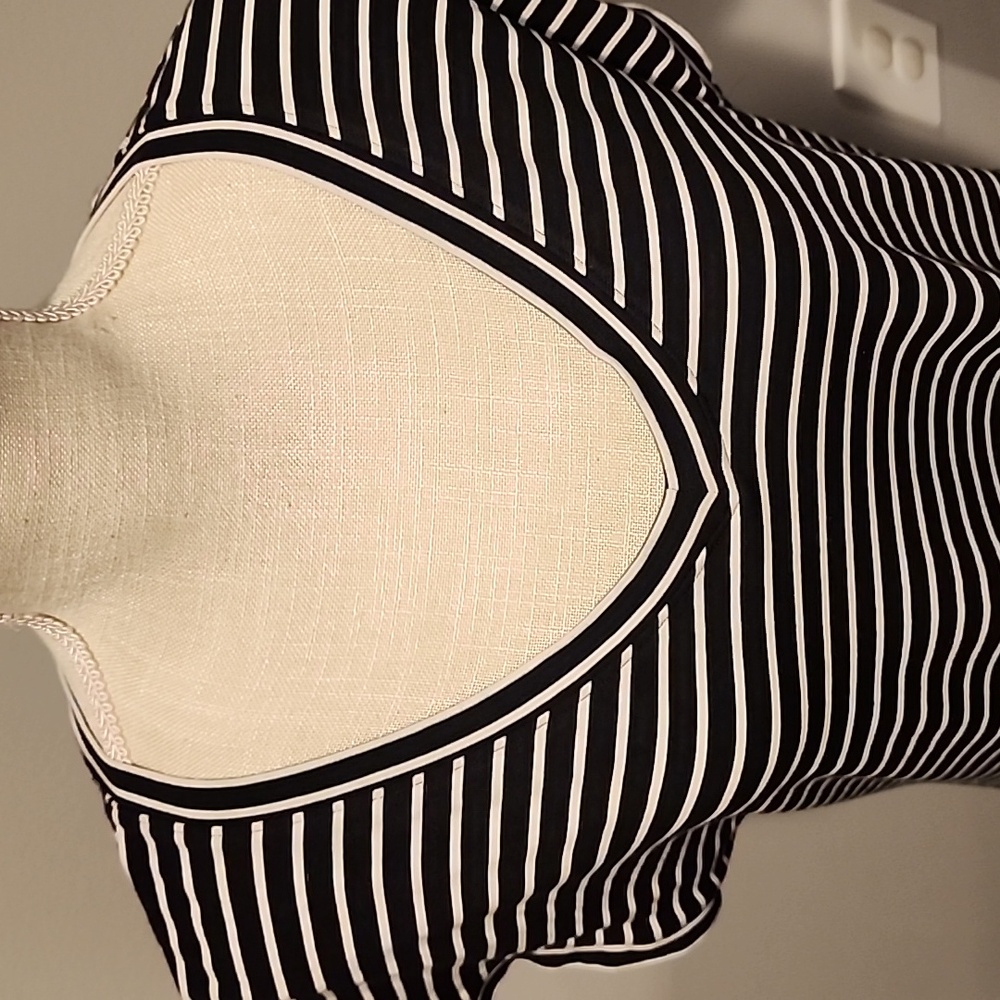 Chico's Black/White Striped Short Sleeve V-neck Top Size L PTP 21 In. L 26 In. - Picture 2 of 7
